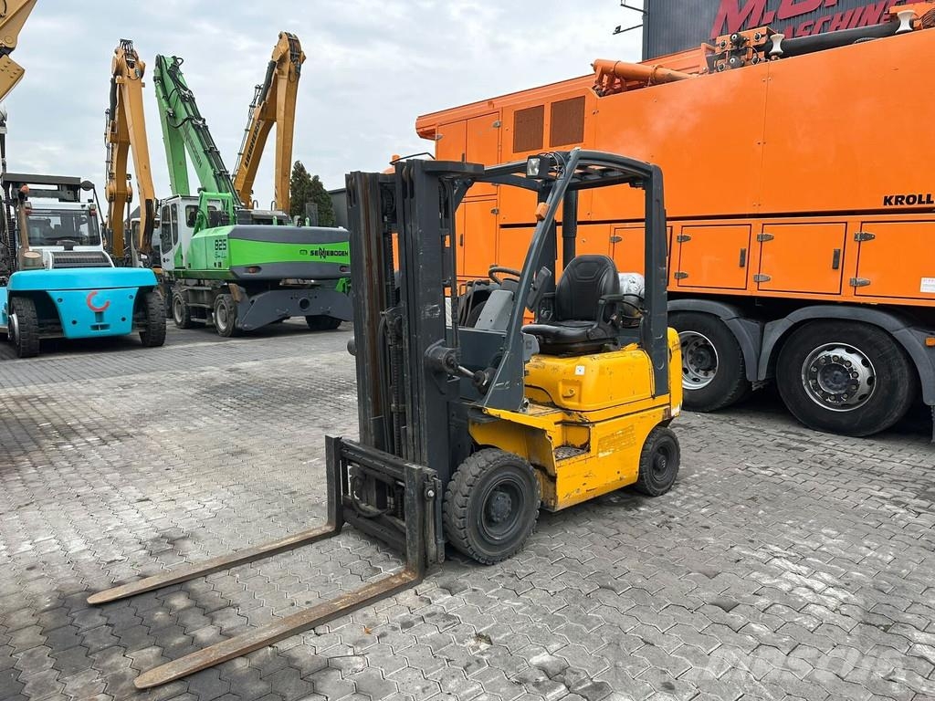 Nissan PD01A15PQ Gas Stapler