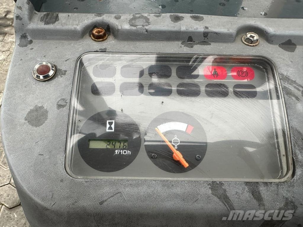 Nissan PD01A15PQ Gas Stapler