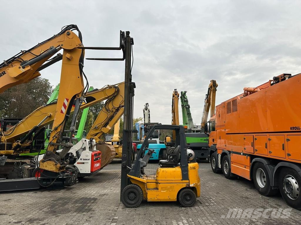 Nissan PD01A15PQ Gas Stapler