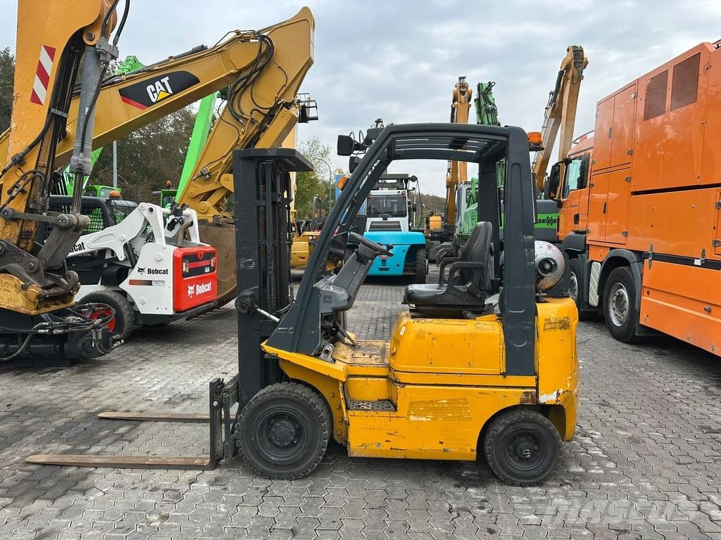 Nissan PD01A15PQ Gas Stapler