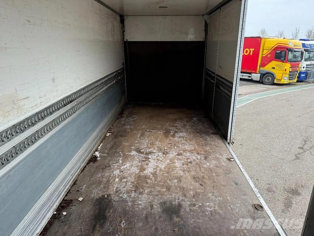 Volvo FL 260 4X2 EURO 5 SIDE DOORS ZEPRO LIFT 2000 KG Camiones con caja de remolque