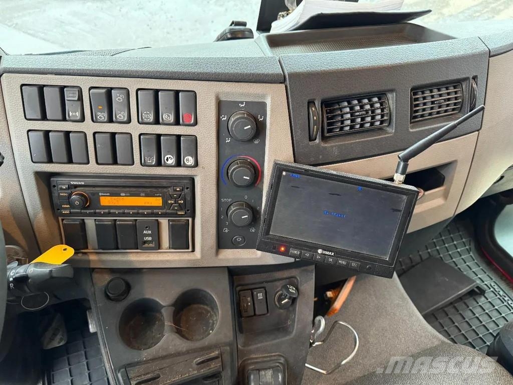 Volvo FL 260 4X2 EURO 5 SIDE DOORS ZEPRO LIFT 2000 KG Camiones con caja de remolque