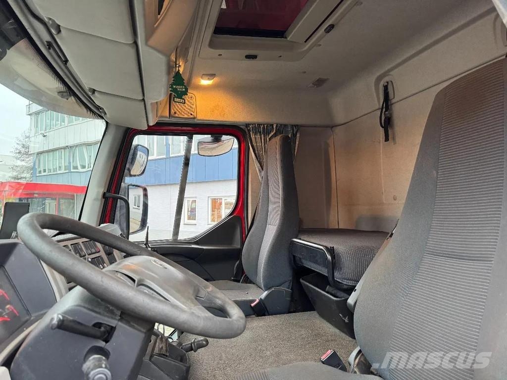 Volvo FL 260 4X2 EURO 5 SIDE DOORS ZEPRO LIFT 2000 KG Camiones con caja de remolque