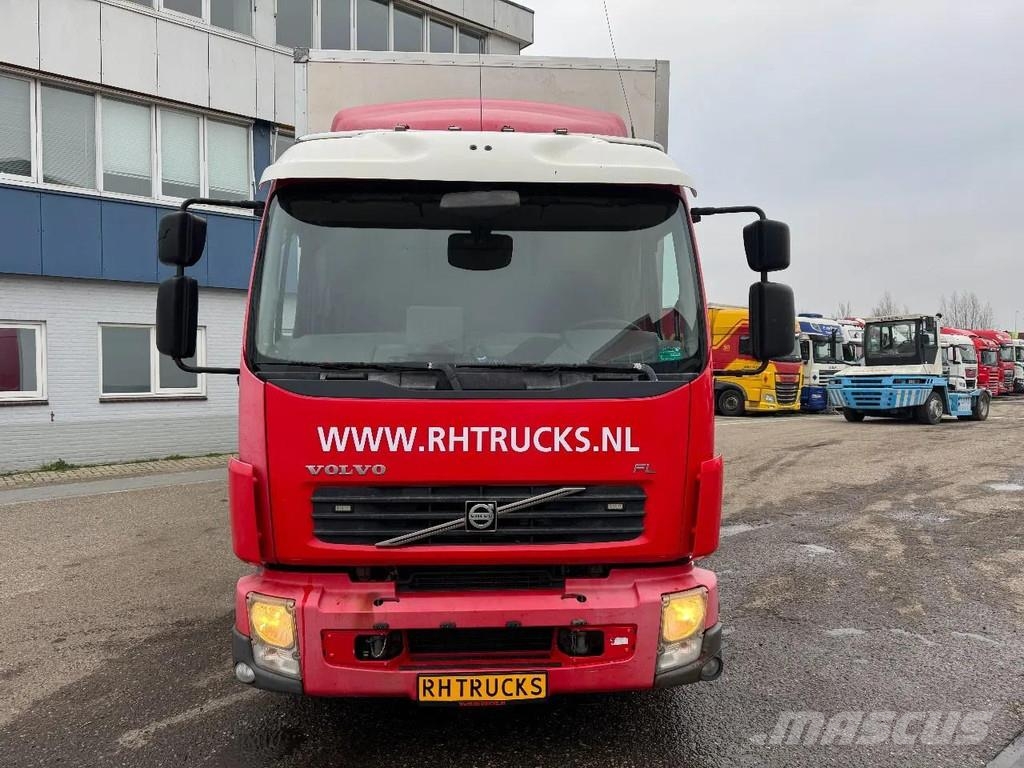 Volvo FL 260 4X2 EURO 5 SIDE DOORS ZEPRO LIFT 2000 KG Camiones con caja de remolque