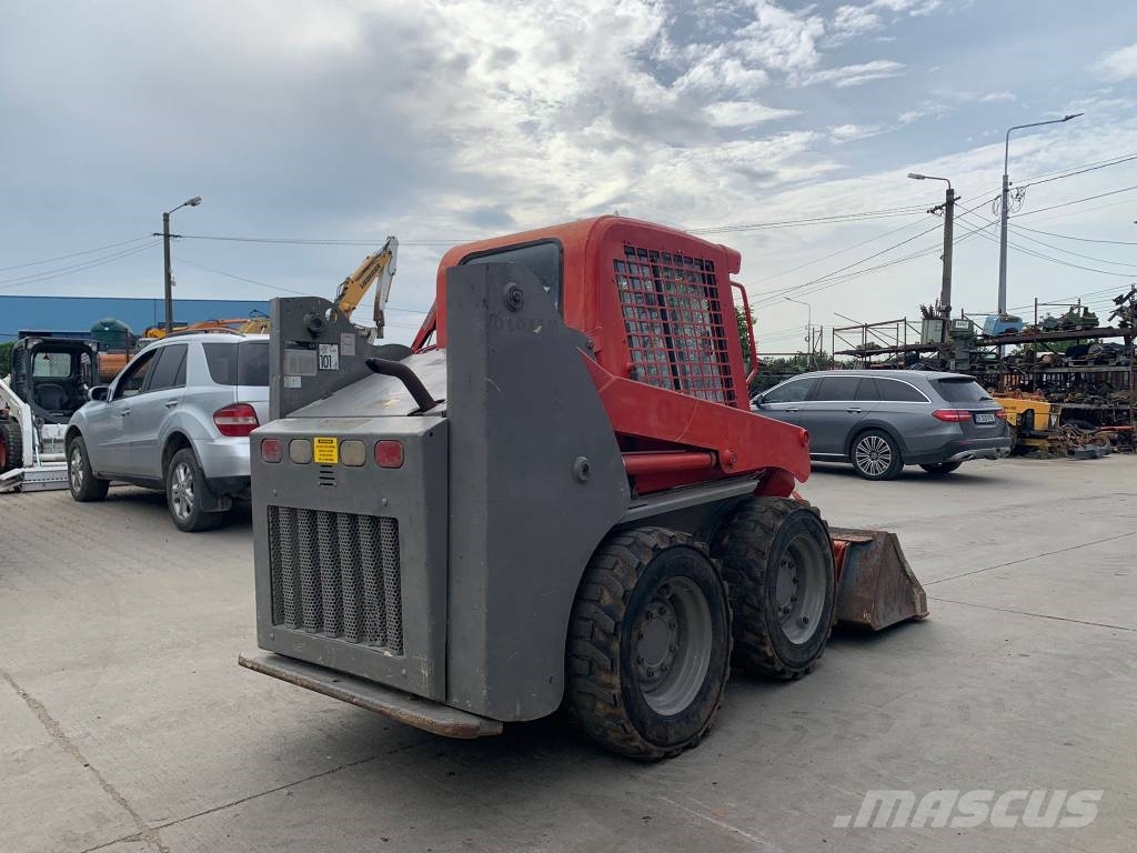 Gehl 4240 滑移轉向裝載機