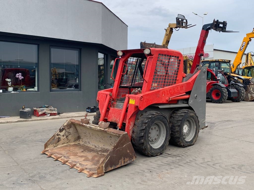 Gehl 4240 滑移轉向裝載機