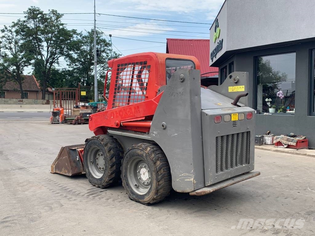 Gehl 4240 滑移轉向裝載機