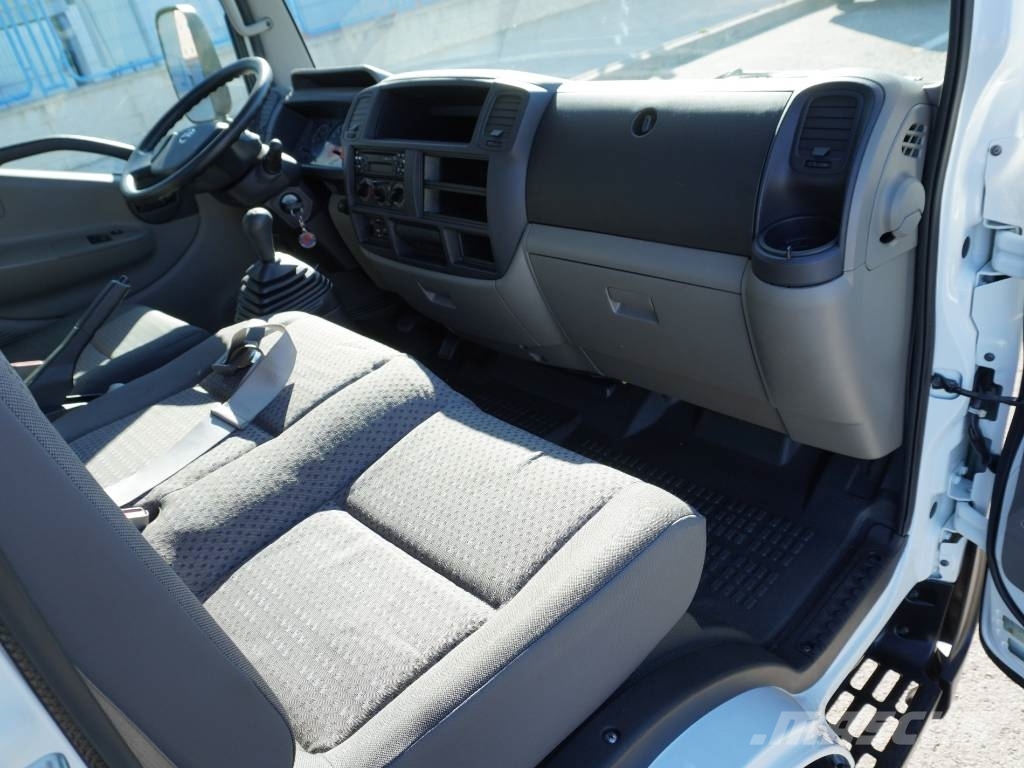 Nissan CABSTAR 35.15 *** 85.000 Kms *** Camiones con chasís y cabina