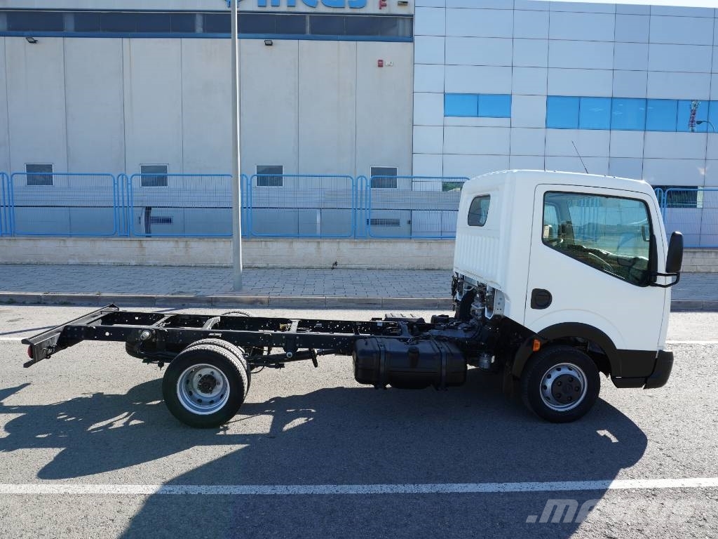 Nissan CABSTAR 35.15 *** 85.000 Kms *** Camiones con chasís y cabina