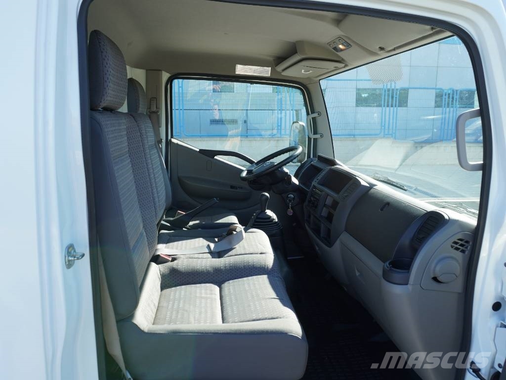 Nissan CABSTAR 35.15 *** 85.000 Kms *** Camiones con chasís y cabina