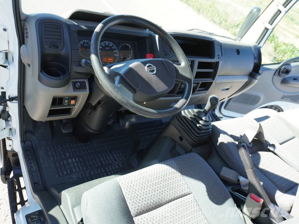 Nissan CABSTAR 35.15 *** 85.000 Kms *** Camiones con chasís y cabina