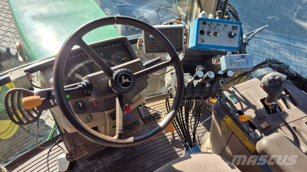 John Deere 6810 PQ+ TLS Kruip met Herder maaiarm Traktorer