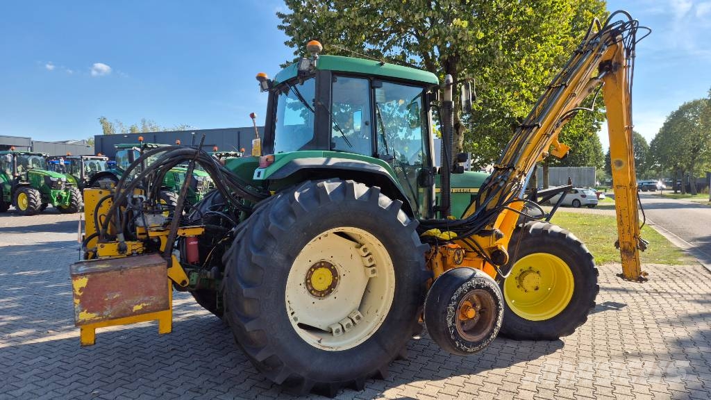 John Deere 6810 PQ+ TLS Kruip met Herder maaiarm Traktorer