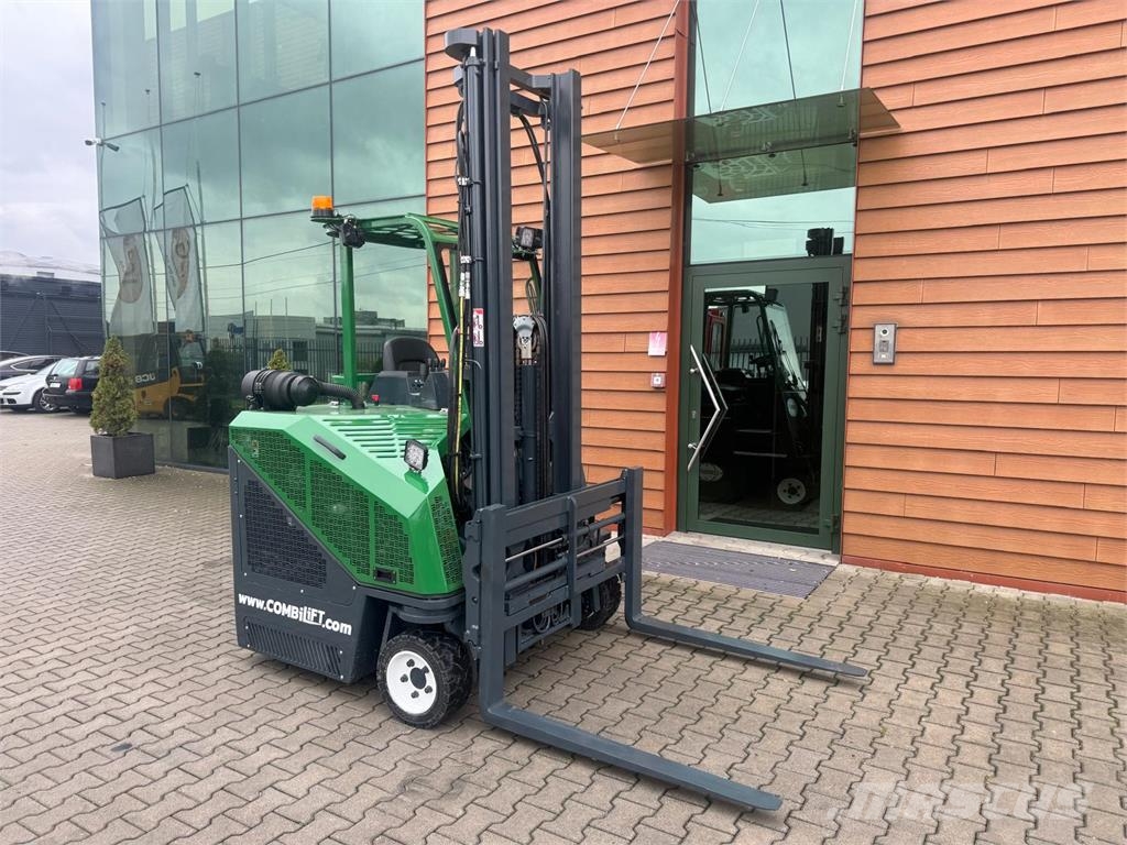 Combilift CB3000 // Diesel // Only 5185 hours Nelitietrukit