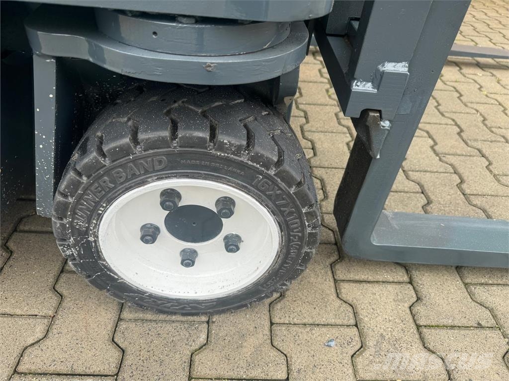 Combilift CB3000 // Diesel // Only 5185 hours Nelitietrukit