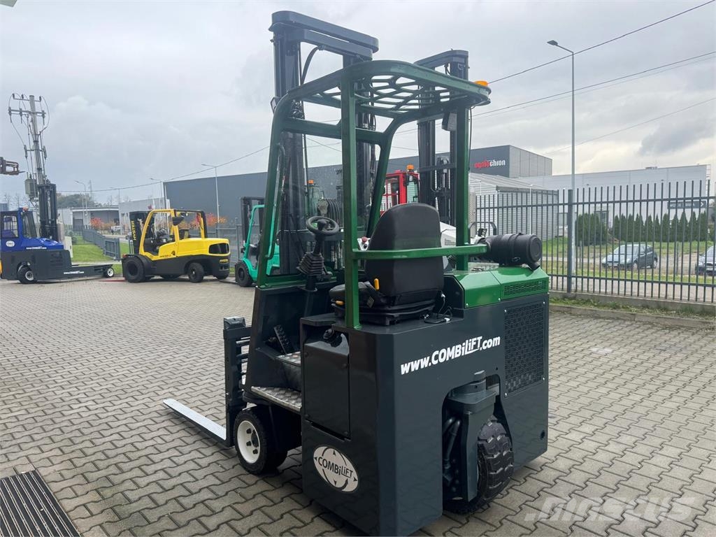 Combilift CB3000 // Diesel // Only 5185 hours 四向前伸式堆高機(叉車)