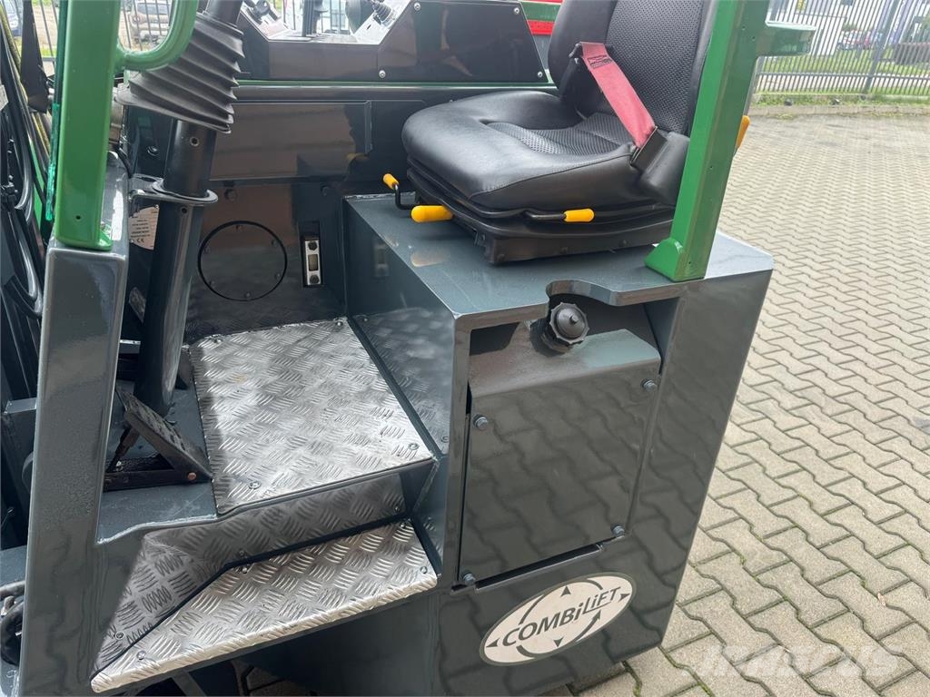 Combilift CB3000 // Diesel // Only 5185 hours 四向前伸式堆高機(叉車)