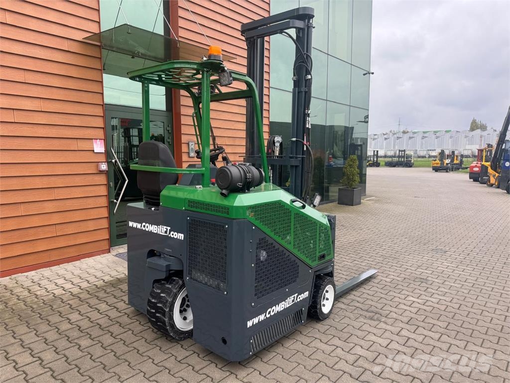 Combilift CB3000 // Diesel // Only 5185 hours 四向前伸式堆高機(叉車)