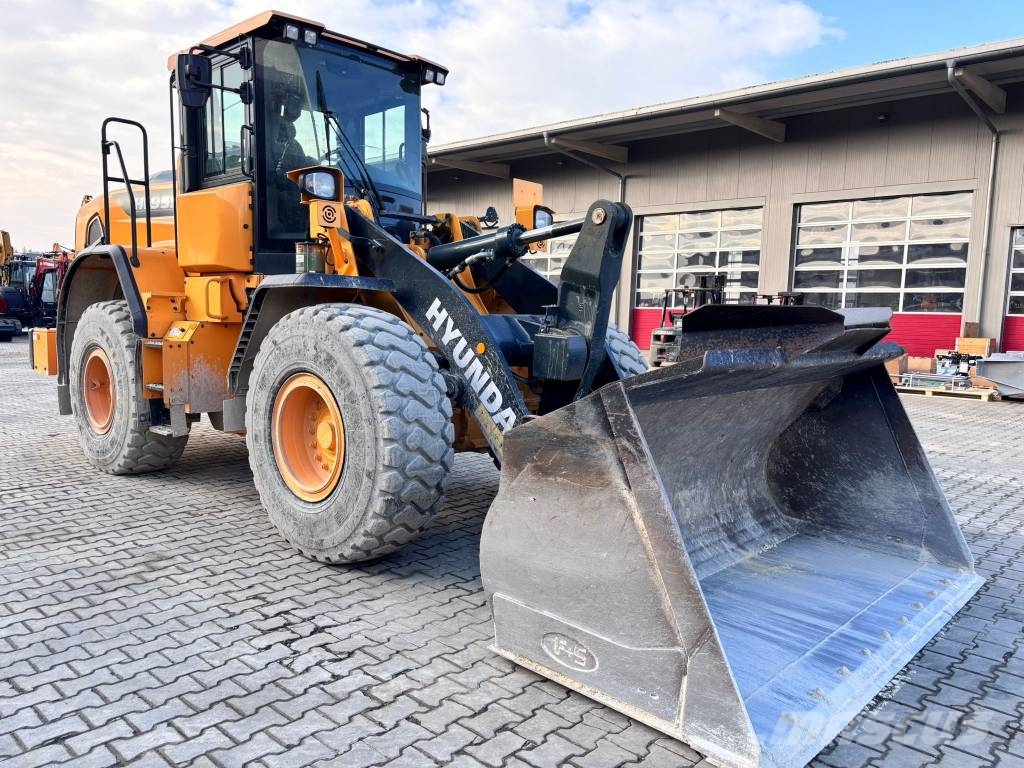 Hyundai HL 955 A لوادر بعجل