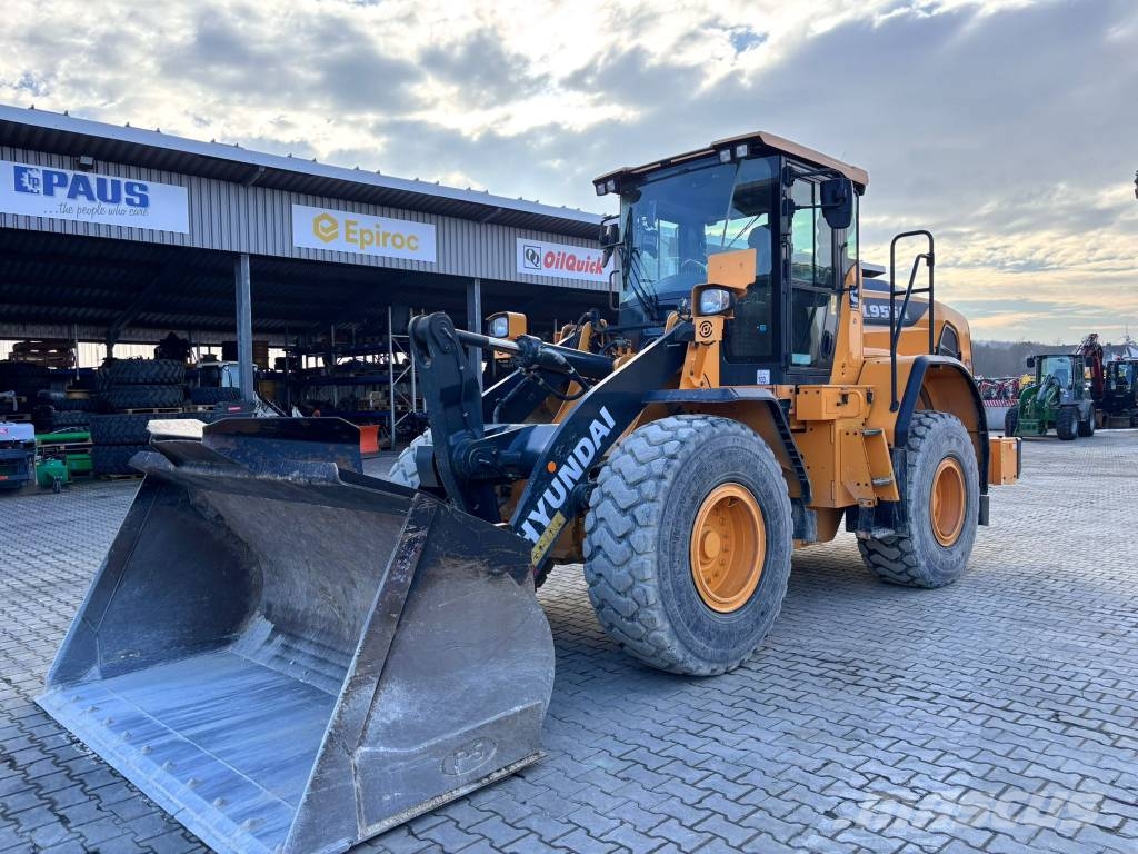 Hyundai HL 955 A لوادر بعجل