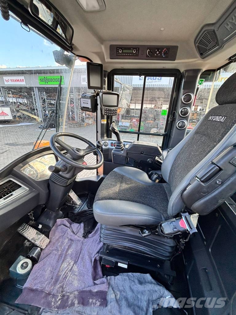 Hyundai HL 955 A لوادر بعجل