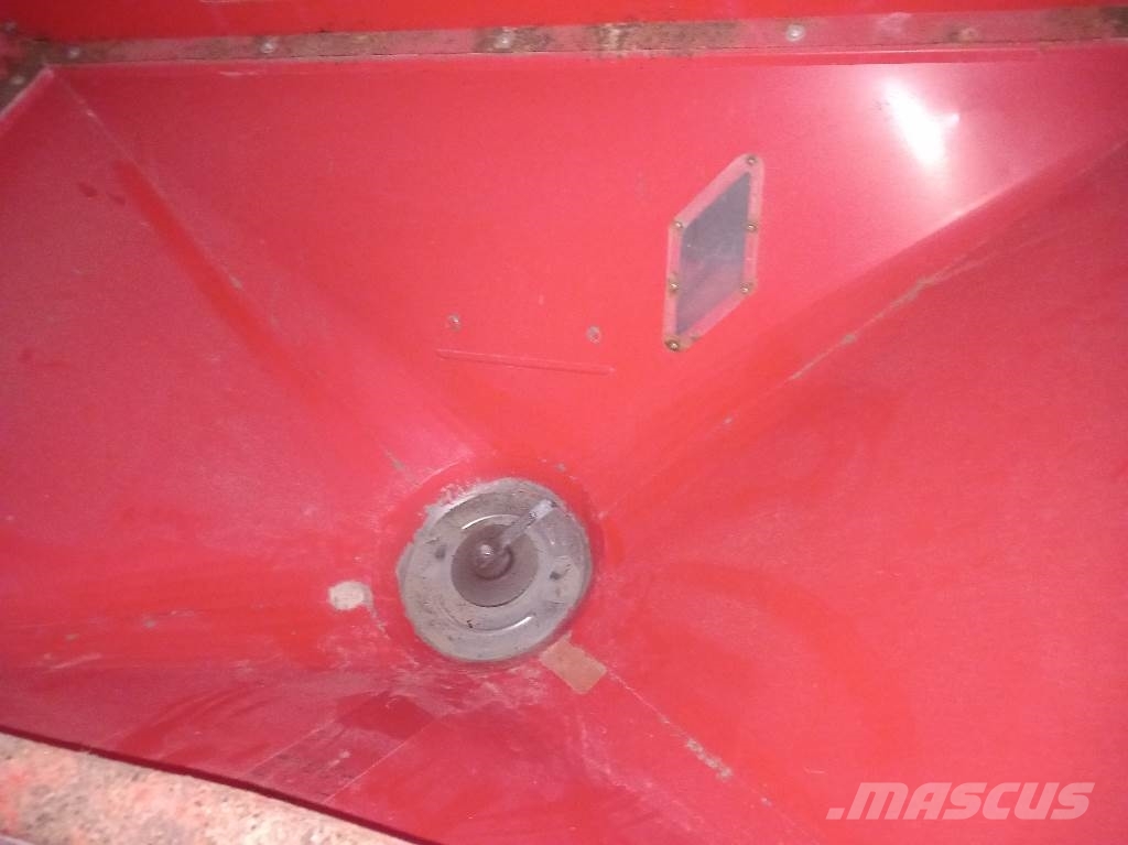 Kuhn MDS 732 M 肥料撒佈機