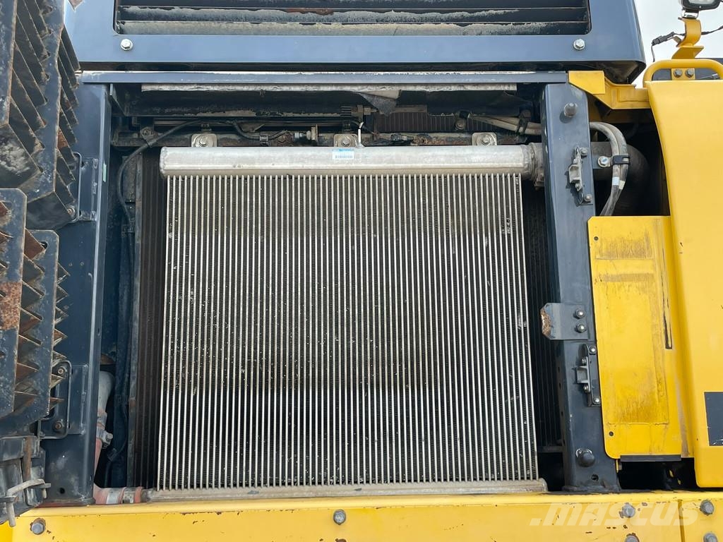 Komatsu PC490LC-11E0 حفارات زحافة