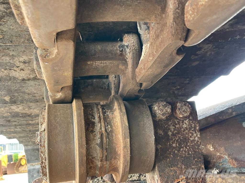 Komatsu PC490LC-11E0 حفارات زحافة