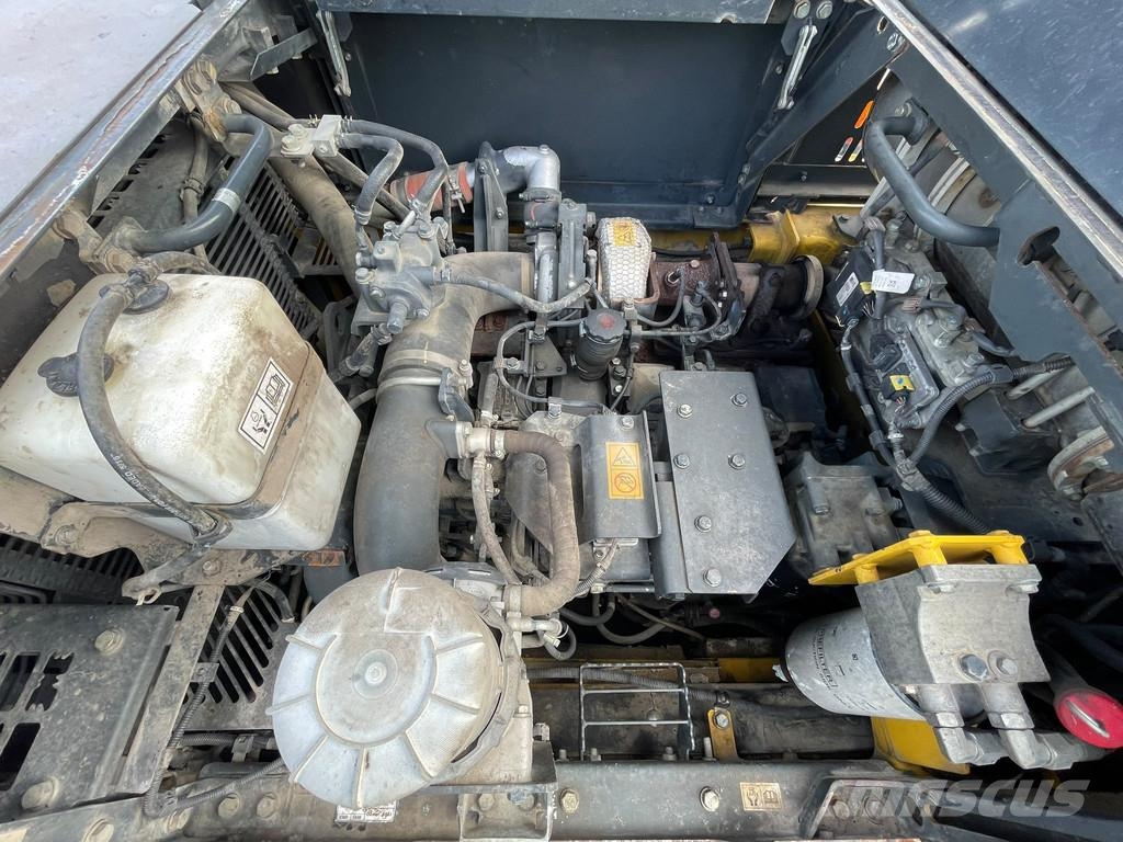Komatsu PC490LC-11E0 حفارات زحافة