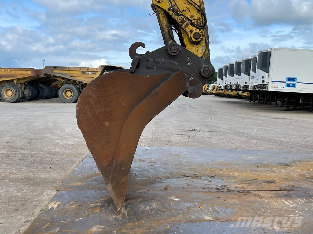 Komatsu PC490LC-11E0 حفارات زحافة
