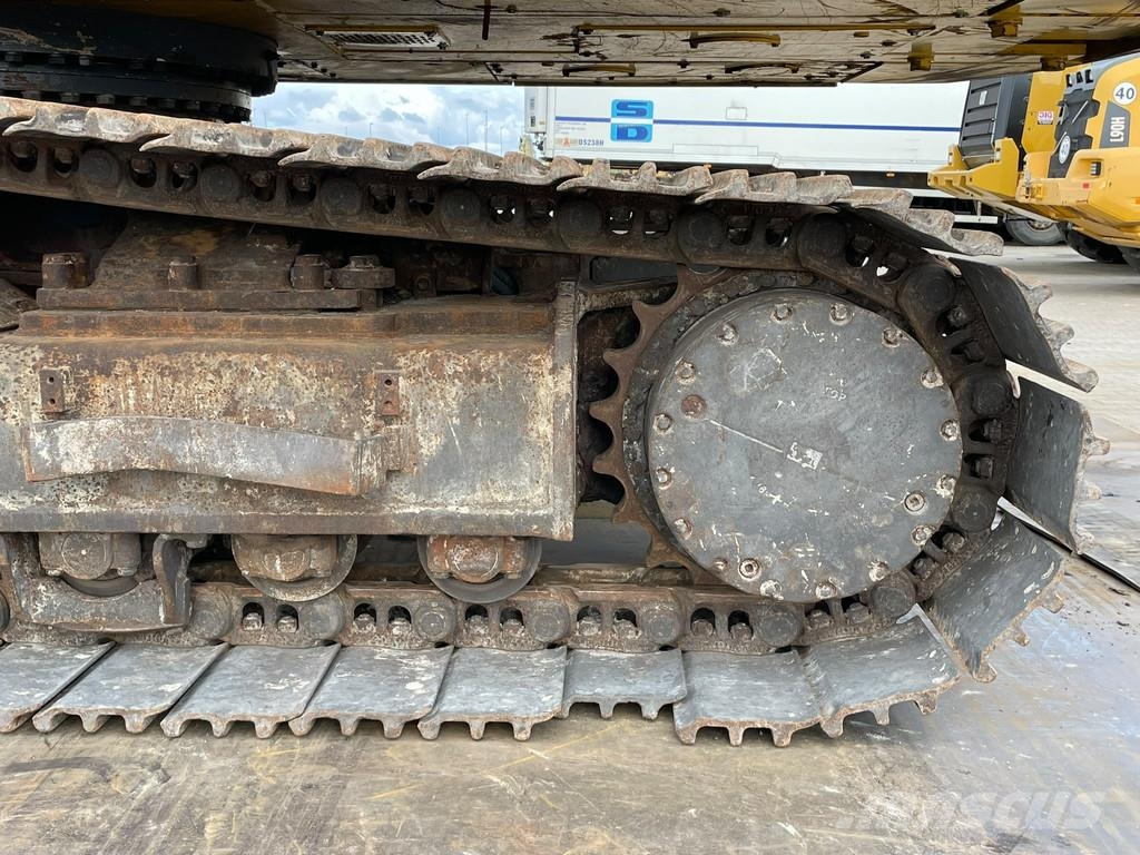 Komatsu PC490LC-11E0 حفارات زحافة