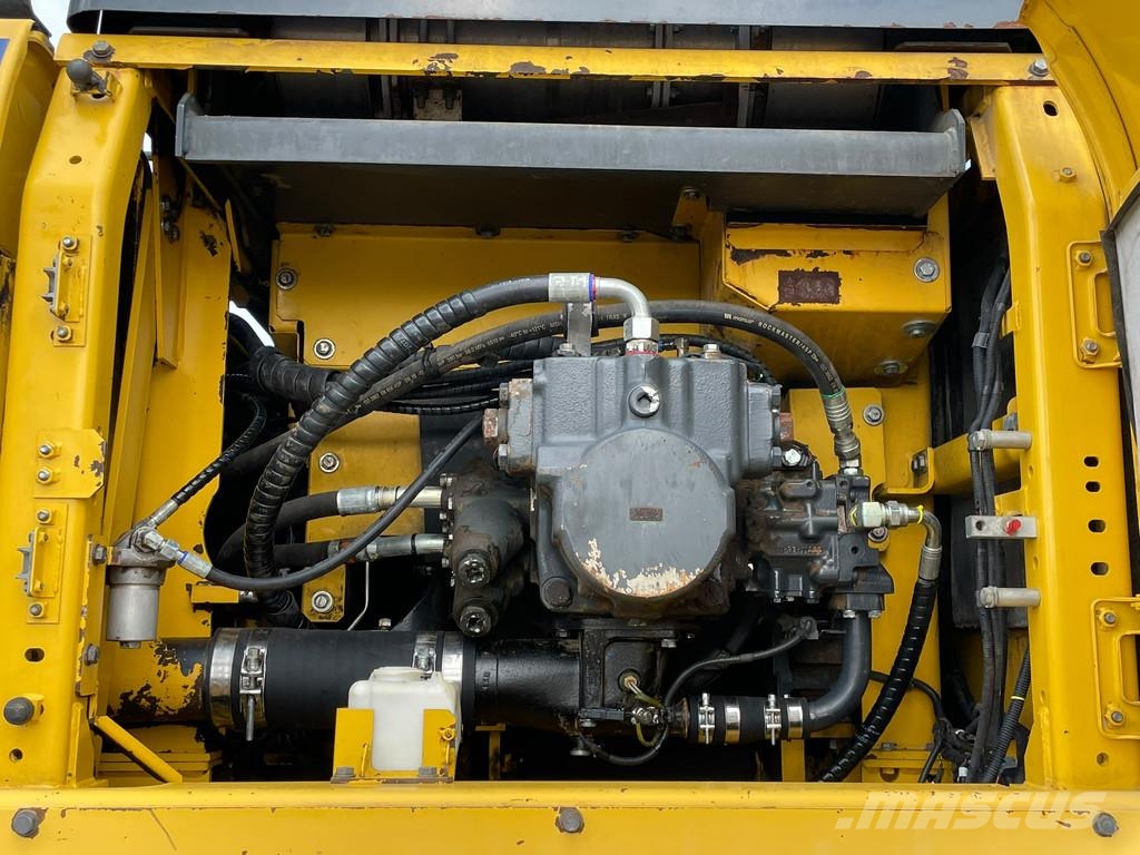 Komatsu PC490LC-11E0 حفارات زحافة