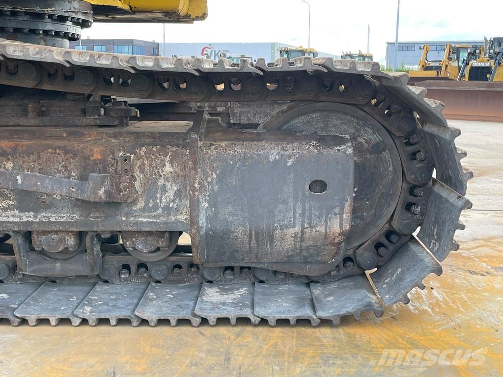 Komatsu PC490LC-11E0 حفارات زحافة