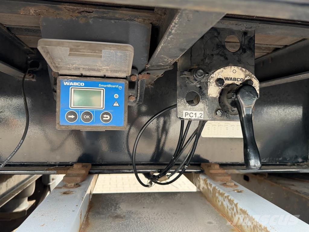 Renders X Steering / Schuifzeil / Ov-Laadklep / Apk! Curtainsider semi-trailers