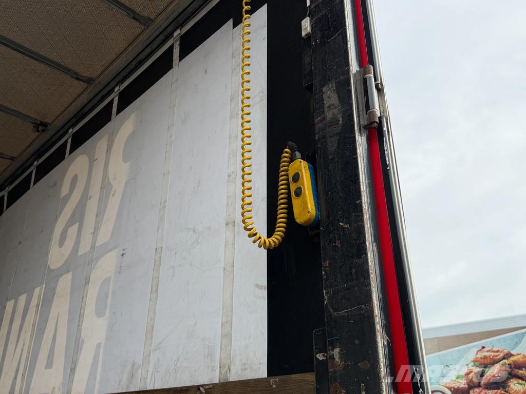 Renders X Steering / Schuifzeil / Ov-Laadklep / Apk! Curtainsider semi-trailers