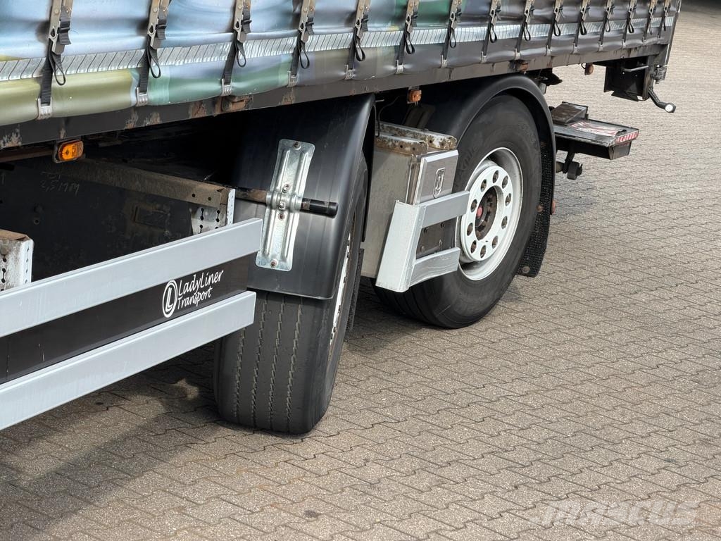 Renders X Steering / Schuifzeil / Ov-Laadklep / Apk! Curtainsider semi-trailers