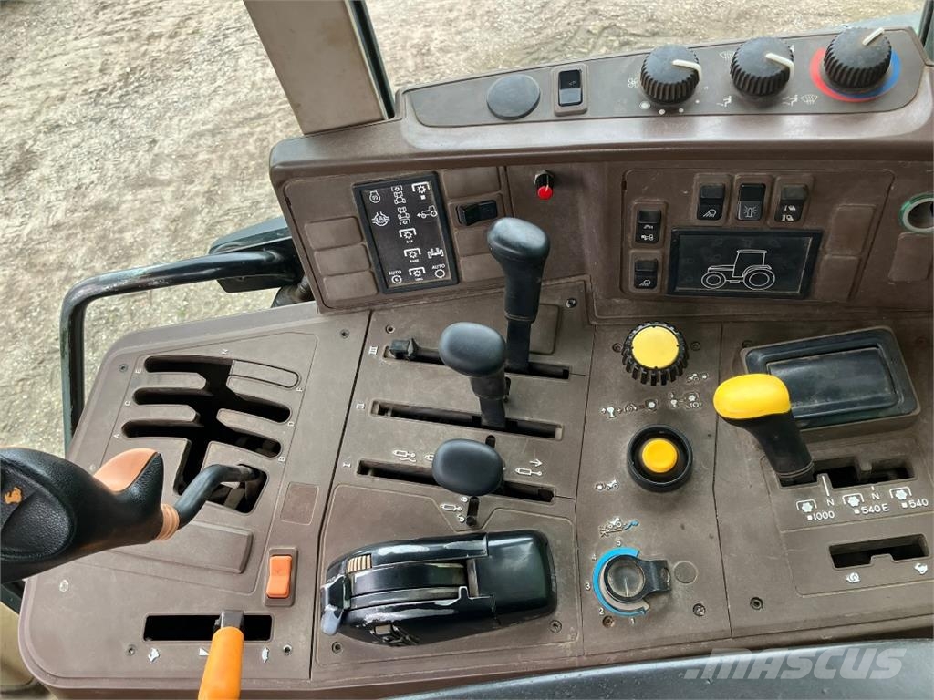 John Deere 6810 Traktori