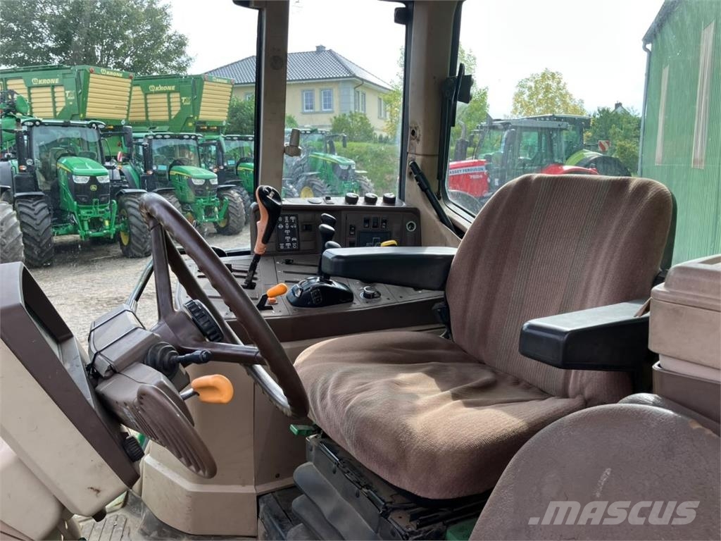John Deere 6810 Traktori