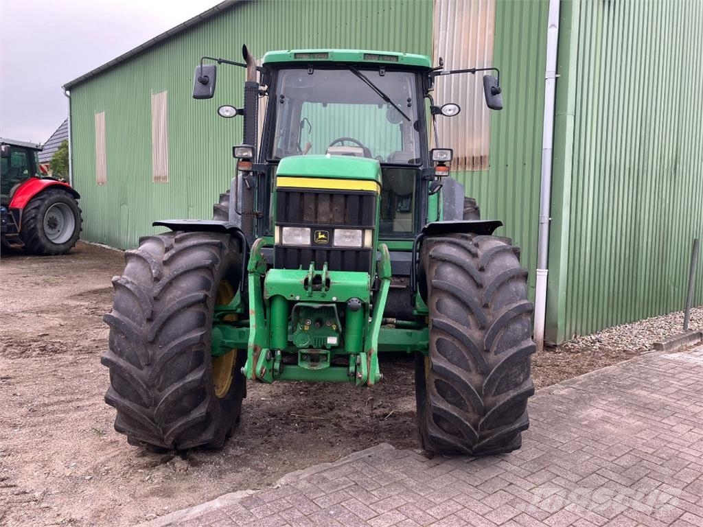 John Deere 6810 Traktori