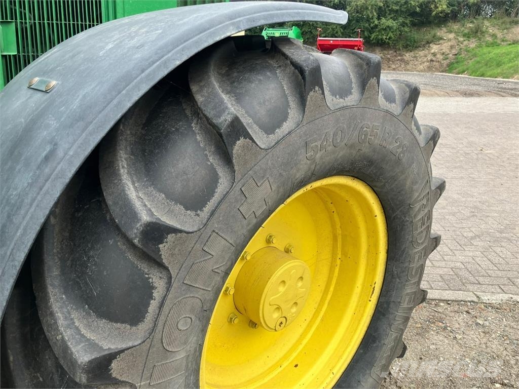 John Deere 6810 Traktori