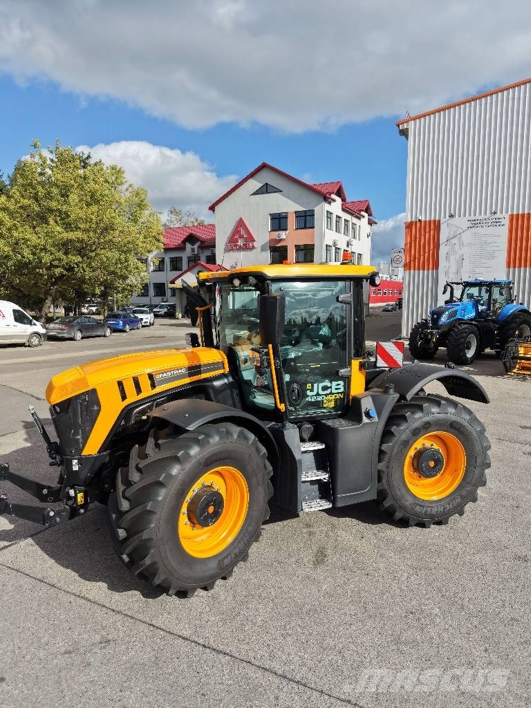 JCB Fastrac 4220 iCON Kmetijski teleskopski nakladalci