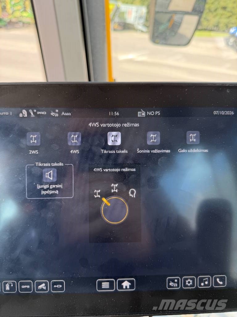 JCB Fastrac 4220 iCON Kmetijski teleskopski nakladalci