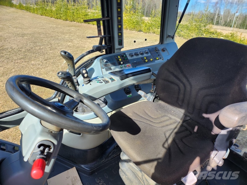 Valtra M 120 الجرارات