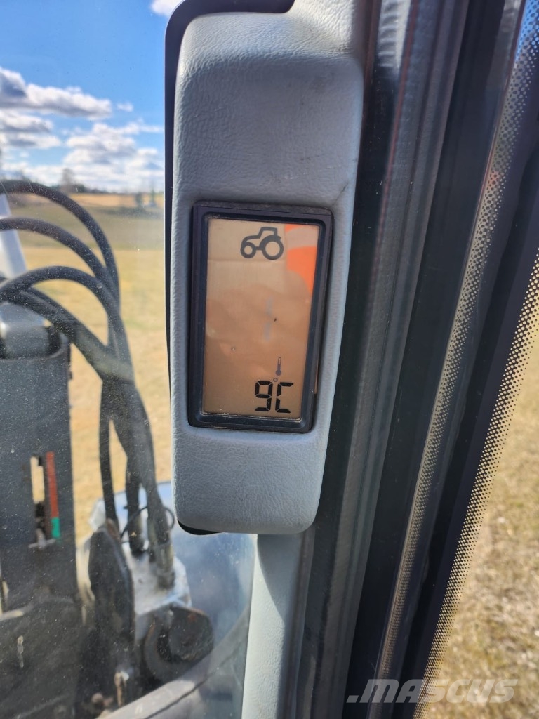 Valtra M 120 الجرارات