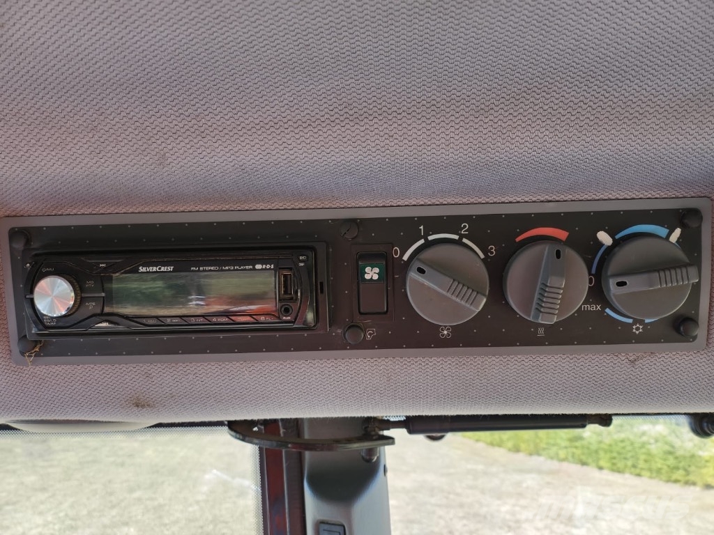 Valtra M 120 الجرارات