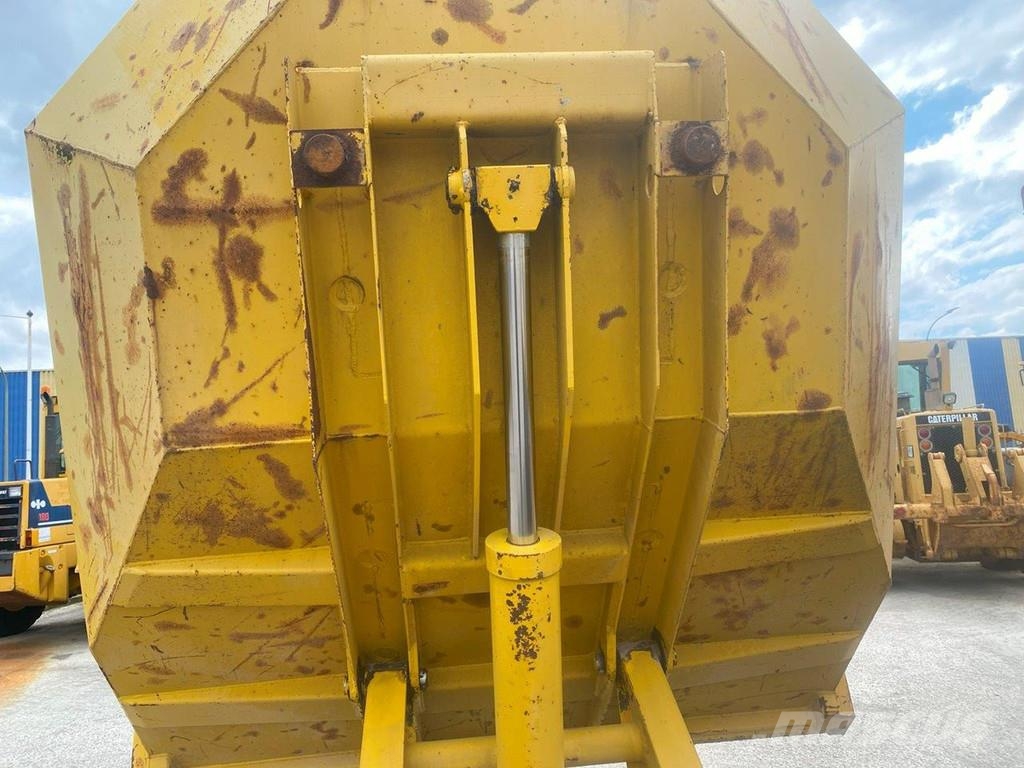Morooka MST 600e swivel crawler dumper . Demperji goseničarji