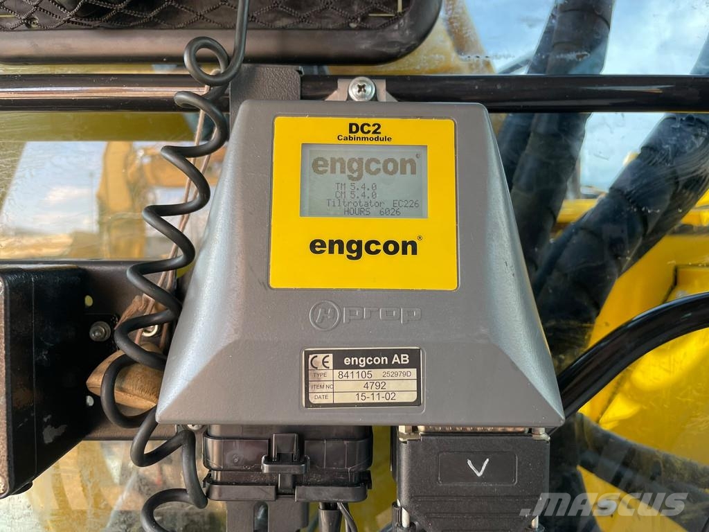 Hitachi ZX225USLC-6 Rupsgraafmachines