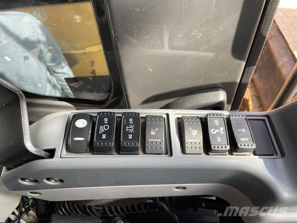 Hitachi ZX225USLC-6 Rupsgraafmachines
