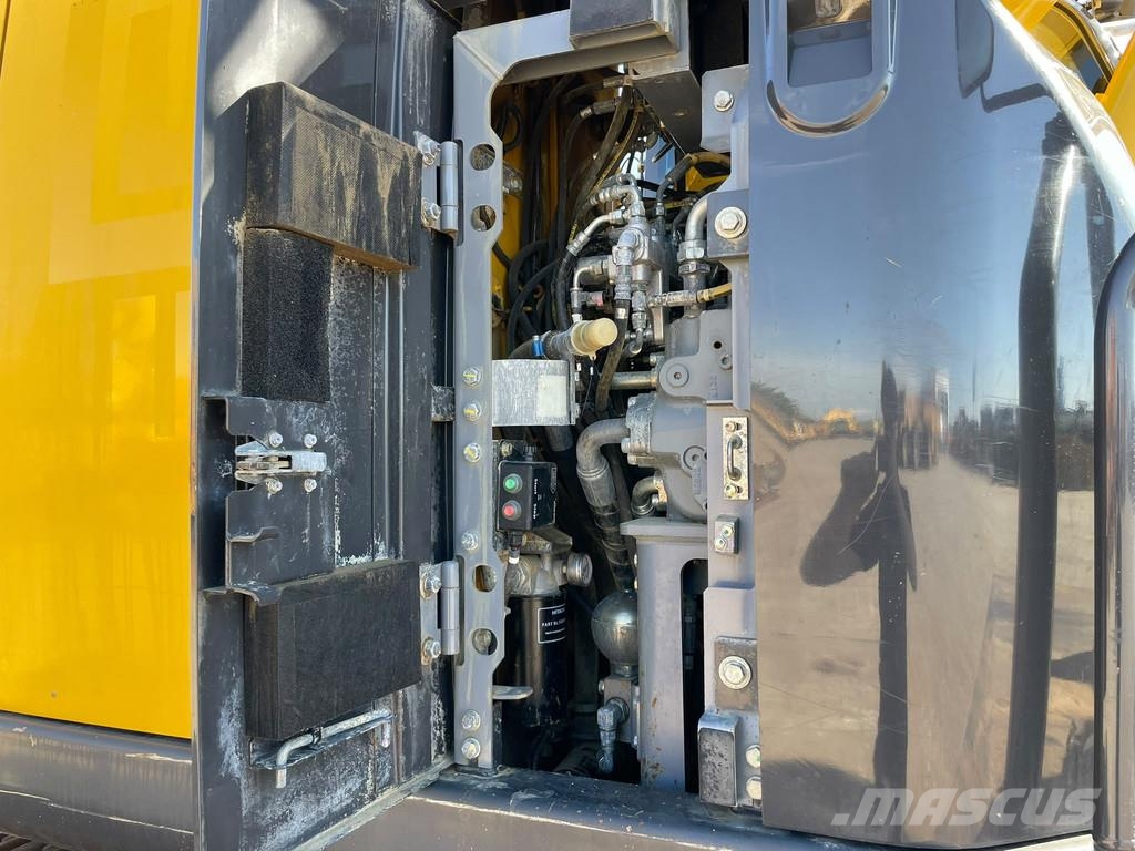 Hitachi ZX225USLC-6 Rupsgraafmachines