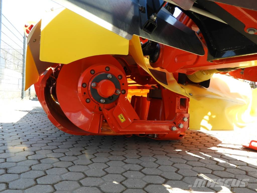 Pöttinger NovaCat V10000 CF Cross Flow Faucheuse